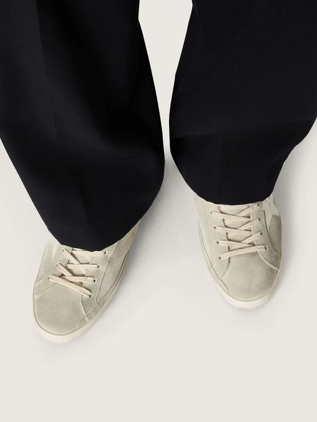 Super-Star para hombre en gamuza gris claro con estrella de cuero blanco