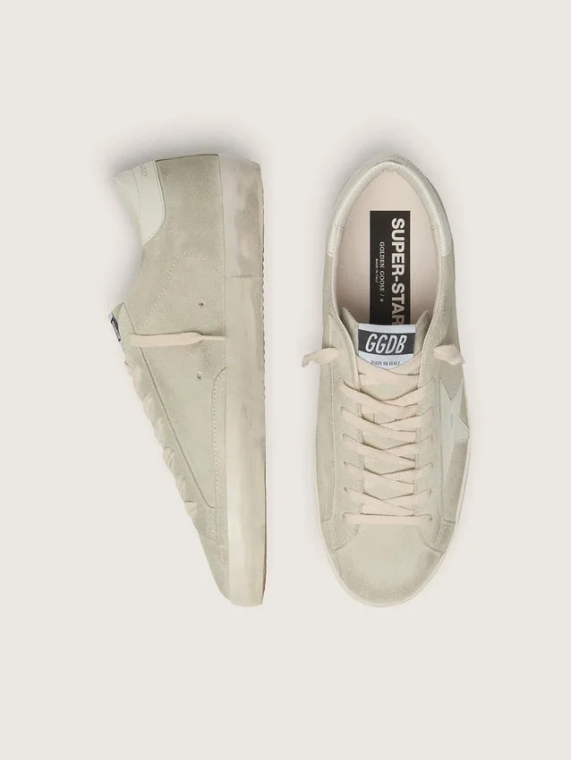 Super-Star para hombre en gamuza gris claro con estrella de cuero blanco