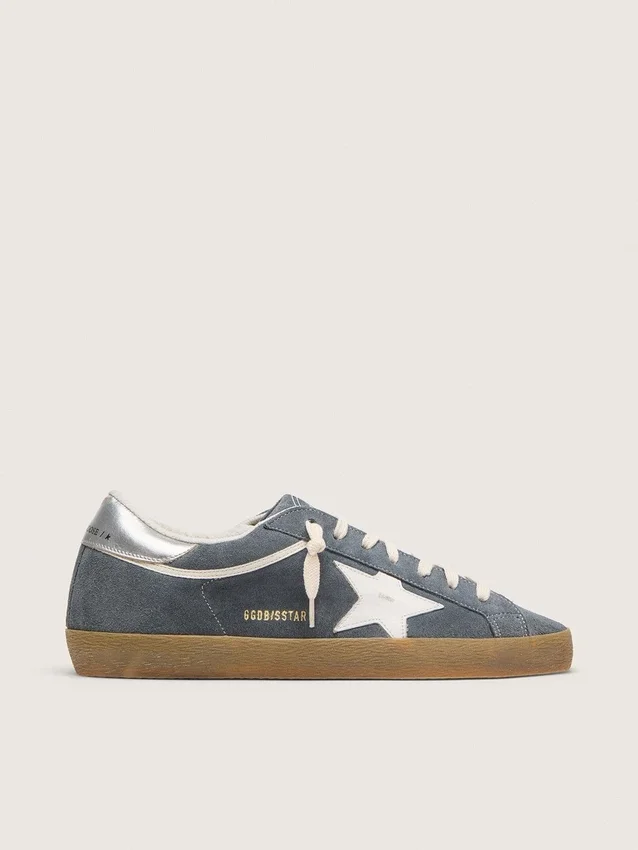 Super-Star para hombre en gamuza gris con estrella de cuero blanco y lengüeta de talón de cuero plateado