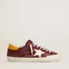 Super-Star para hombre en gamuza rojo ladrillo con estrella de cuero blanco y lengüeta en el talón con estampado animal