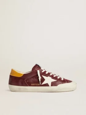 Super-Star para hombre en gamuza rojo ladrillo con estrella de cuero blanco y lengüeta en el talón con estampado animal