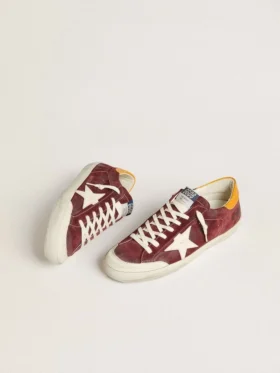 Super-Star para hombre en gamuza rojo ladrillo con estrella de cuero blanco y lengüeta en el talón con estampado animal