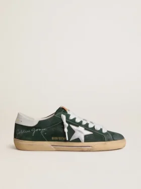 Super-Star para hombre en gamuza verde con estrella de cuero metalizado plateado y lengüeta de cuero en el talón