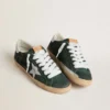 Super-Star para hombre en gamuza verde con estrella de cuero metalizado plateado y lengüeta de cuero en el talón