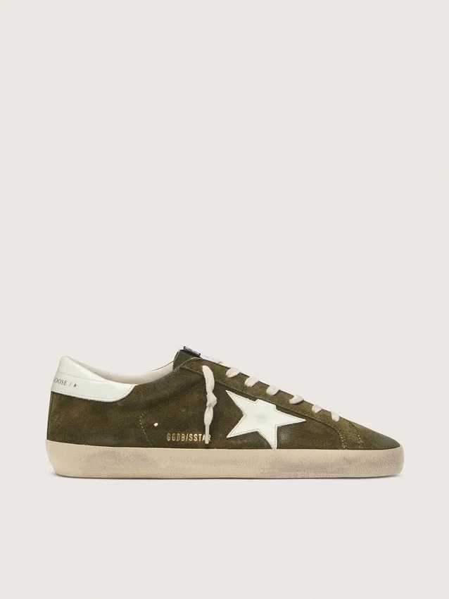 Super-Star para hombre en gamuza verde oliva con estrella de cuero blanco