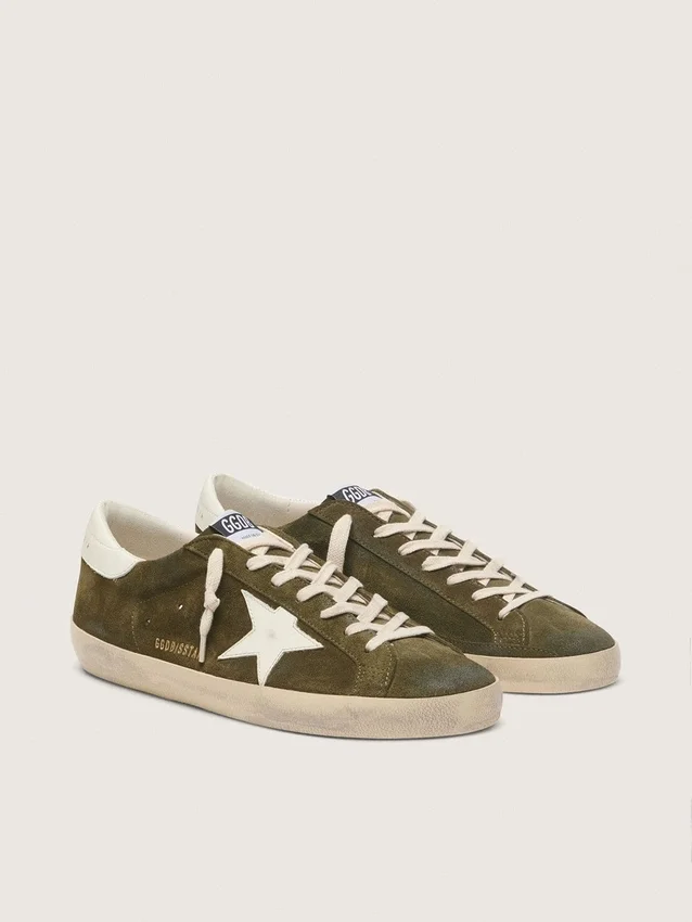Super-Star para hombre en gamuza verde oliva con estrella de cuero blanco