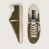 Super-Star para hombre en gamuza verde oliva con estrella de cuero blanco