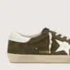 Super-Star para hombre en gamuza verde oliva con estrella de cuero blanco
