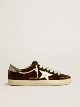 Super-Star para hombre en terciopelo color coñac con estrella y lengüeta en el talón de cuero metalizado