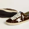 Super-Star para hombre en terciopelo color coñac con estrella y lengüeta en el talón de cuero metalizado