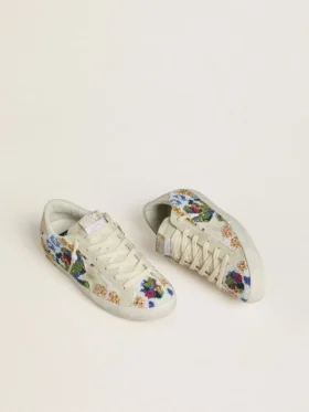 Super-Star para mujer con cuentas multicolores y estrella de gamuza beige