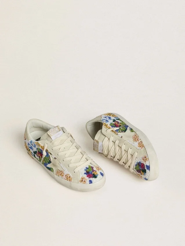 Super-Star para mujer con cuentas multicolores y estrella de gamuza beige