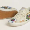 Super-Star para mujer con cuentas multicolores y estrella de gamuza beige