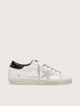 Super-Star para mujer con estrella de gamuza blanca y lengüeta en el talón de cuero negro con estampado de cocodrilo