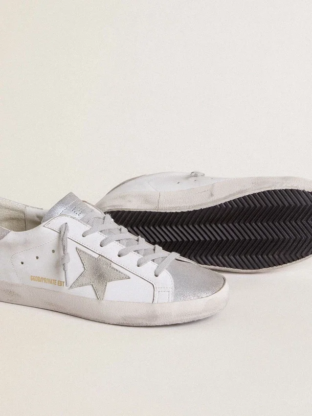 Super-Star para mujer con estrella de gamuza gris e inserciones de purpurina plateada