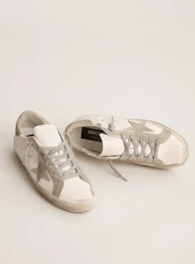 Super-Star para mujer con estrella y lengüeta del talón de gamuza gris