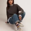 Super-Star para mujer con ribete dorado brillante y letras con tachuelas metálicas