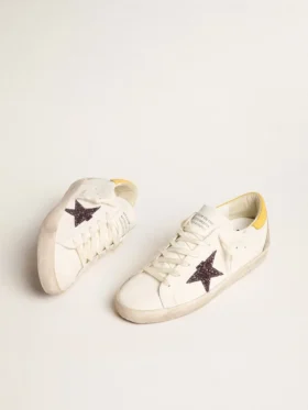 Super-Star para mujer de origen biológico con estrella roja brillante y lengüeta de cuero en el talón