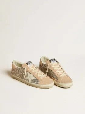 Super-Star para mujer en brillo plateado con estrella de cuero y lengüeta en el talón