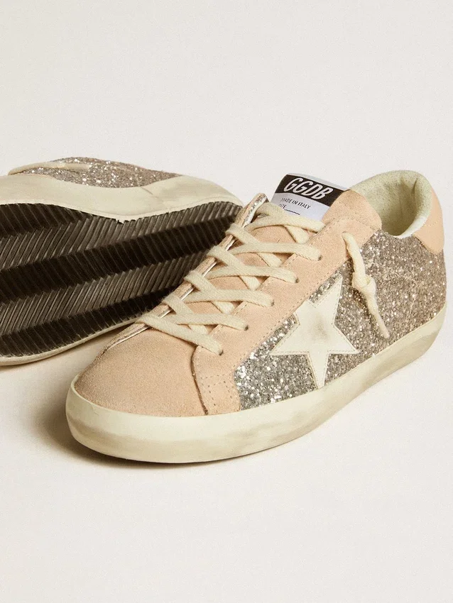 Super-Star para mujer en brillo plateado con estrella de cuero y lengüeta en el talón