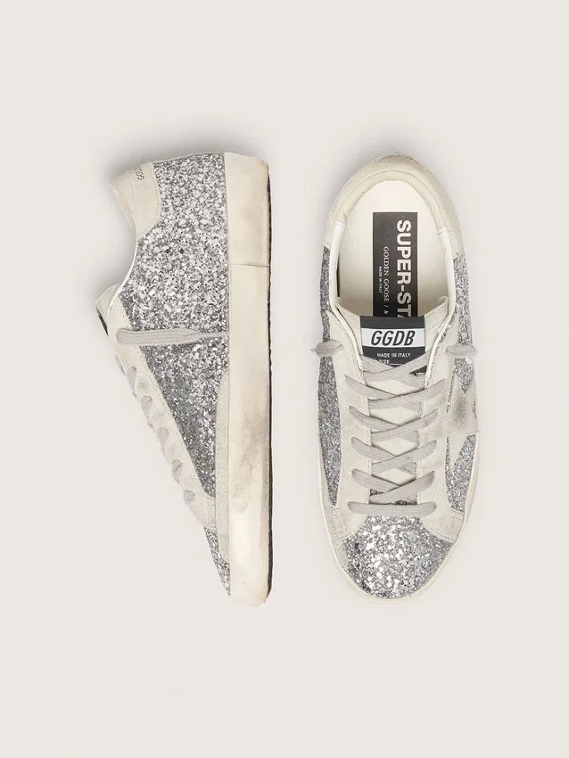 Super-Star para mujer en brillo plateado con estrella de gamuza gris hielo