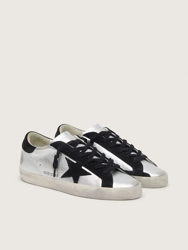 Super-Star para mujer en cuero plateado con inserciones en contraste