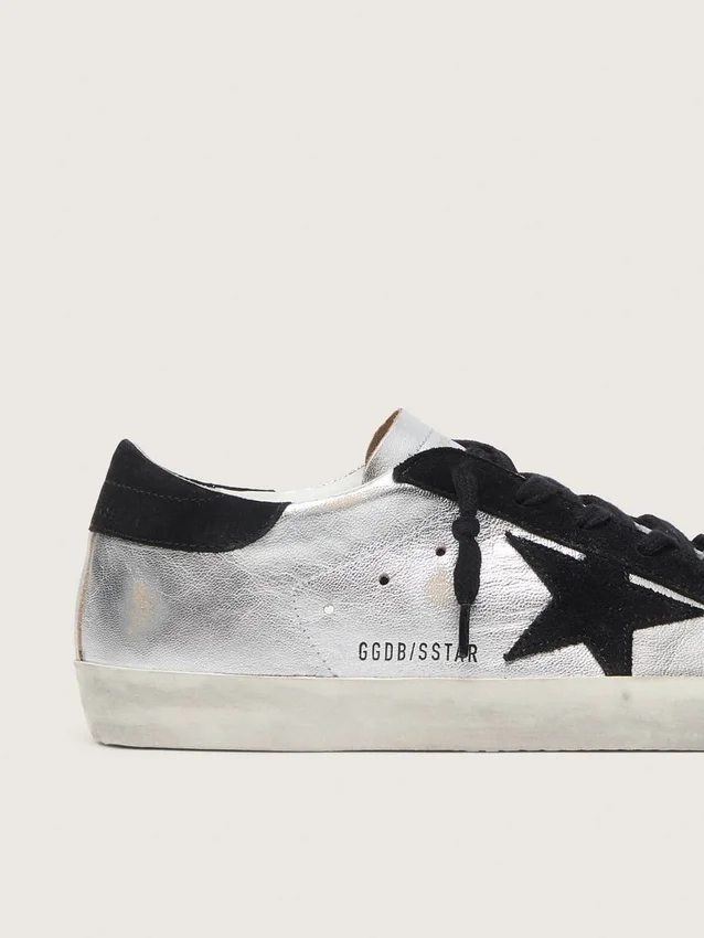 Super-Star para mujer en cuero plateado con inserciones en contraste