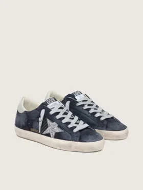 Super-Star para mujer en gamuza azul con estrella plateada brillante y lengüeta de cuero en el talón