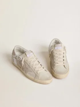 Super-Star para mujer en gamuza beige con bordado de cuentas y estrella de gamuza laminada