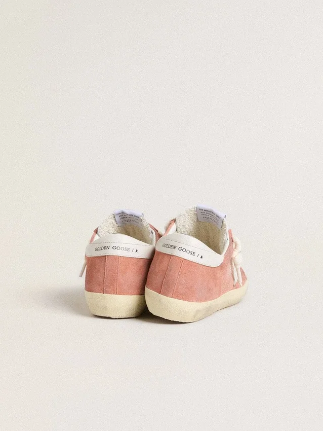 Super-Star para mujer en gamuza color coral con estrella y lengüeta del talón de cuero blanco