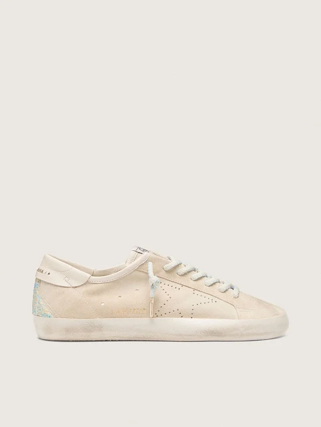 Super-Star para mujer en gamuza color crema con estrella perforada e inserto de cuentas