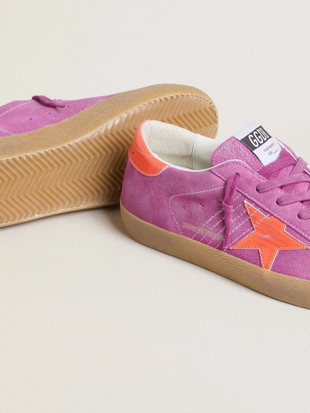 Super-Star para mujer en gamuza fucsia con estrella y lengüeta del talón de cuero laminado naranja fluorescente