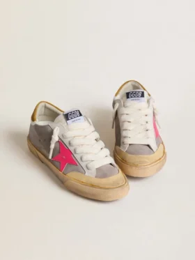 Super-Star para mujer en gamuza gris paloma con estrella de cuero fucsia y lengüeta del talón de gamuza ocre