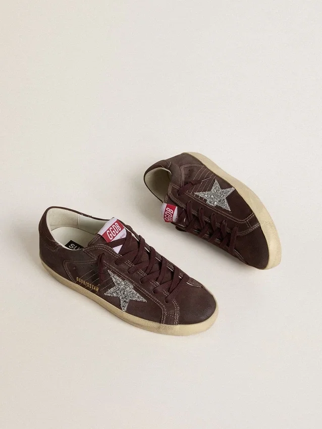 Super-Star para mujer en gamuza marrón con estrella plateada brillante