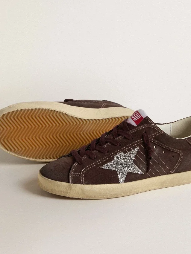 Super-Star para mujer en gamuza marrón con estrella plateada brillante