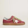 Super-Star para mujer en gamuza roja con estrella de cuero blanco y lengüeta de talón de cuero plateado