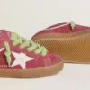 Super-Star para mujer en gamuza roja con estrella de cuero blanco y lengüeta de talón de cuero plateado