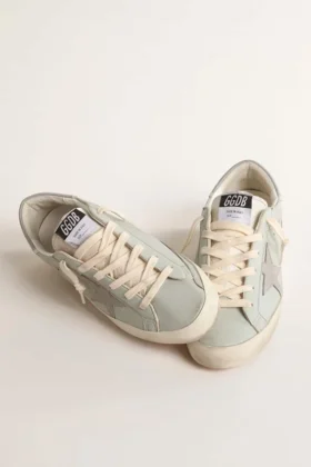 Super-Star para mujer en napa azul claro con estrella de cuero gris y lengüeta del talón