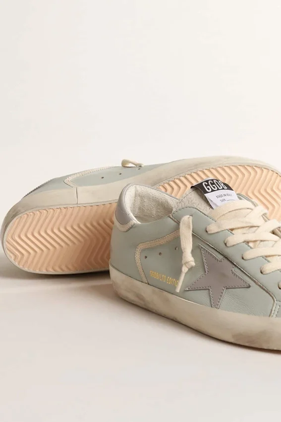 Super-Star para mujer en napa azul claro con estrella de cuero gris y lengüeta del talón