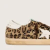 Super-Star para mujer en piel de potro con estampado de leopardo, estrella de cuero y lengüeta en el talón