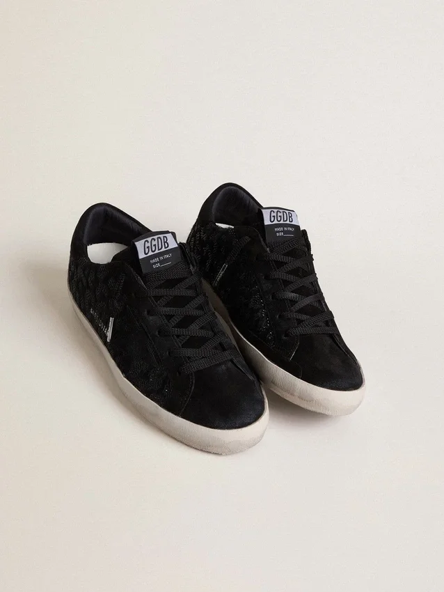 Super-Star para mujer en piel de potro negra con cristales Swarovski negros y estrella de gamuza negra