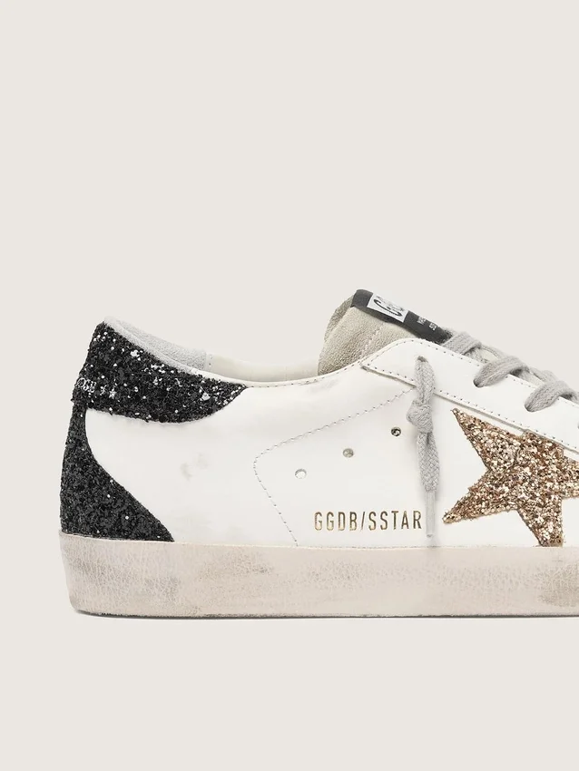 Super-Star para mujer en piel napa con estrella dorada brillante y lengüeta del talón negra brillante