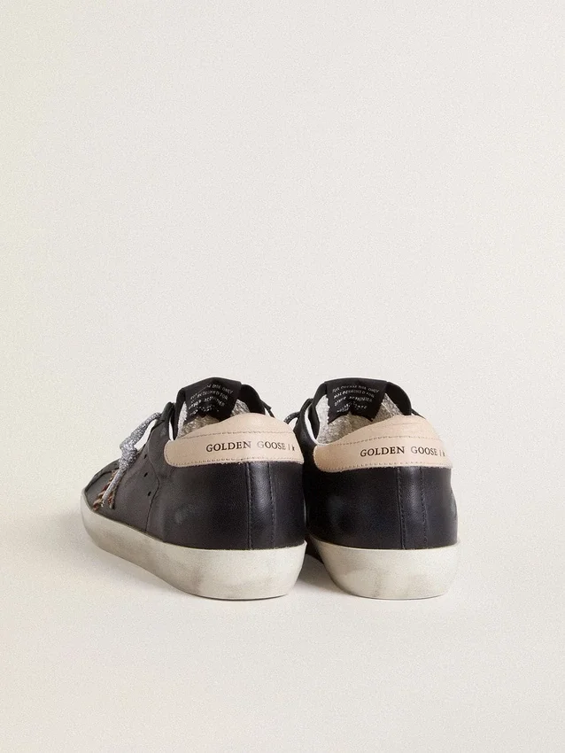 Super-Star para mujer en piel napa negra con estrella de piel de potro con estampado de cebra y lengüeta del talón de piel beige