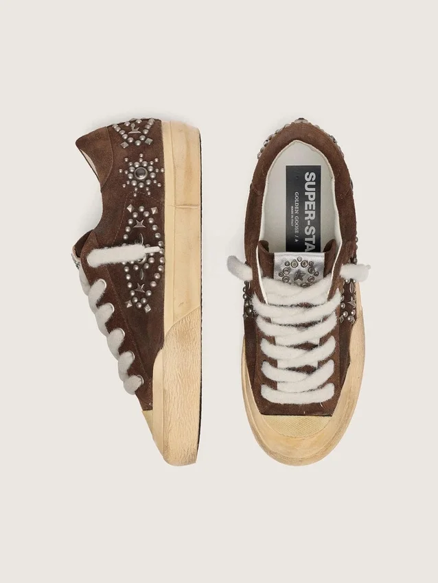 Super-Star Penstar para hombre en gamuza marrón con tachuelas