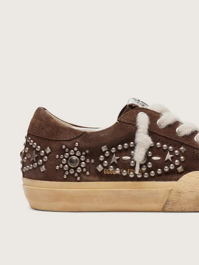 Super-Star Penstar para hombre en gamuza marrón con tachuelas
