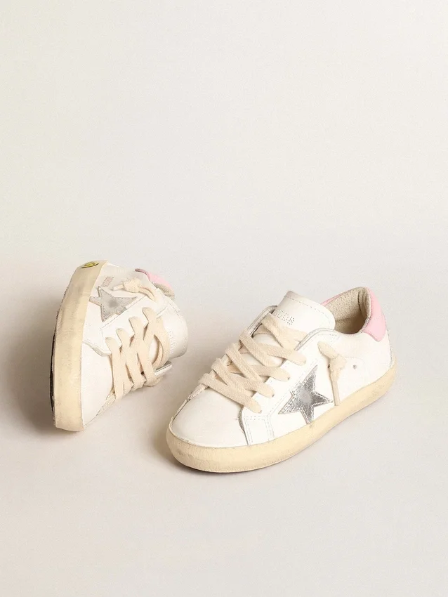 Super-Star Young con estrella de cuero plateado y lengüeta del talón rosa