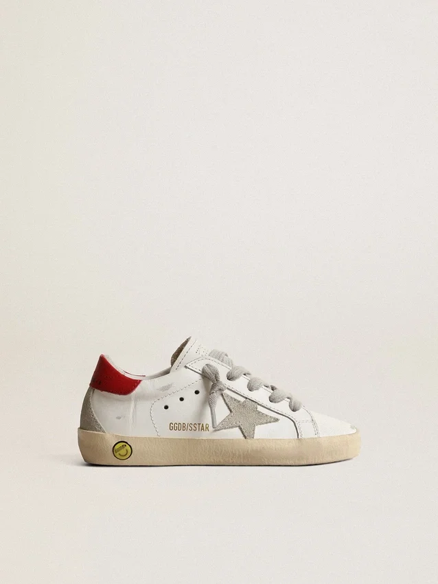Super-Star Young con estrella de gamuza y lengüeta de talón de cuero rojo
