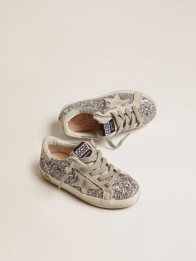 Super-Star Young con purpurina plateada