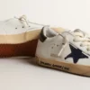 Super-Star Young en napa con una estrella estampada y lengüeta negra en el talón