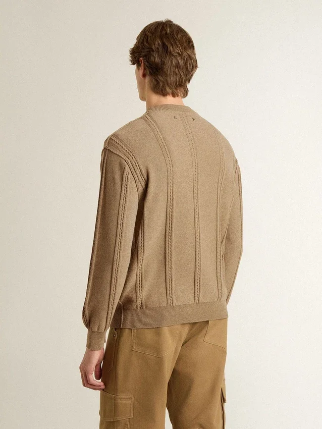 Suéter beige para hombre con logotipo bordado